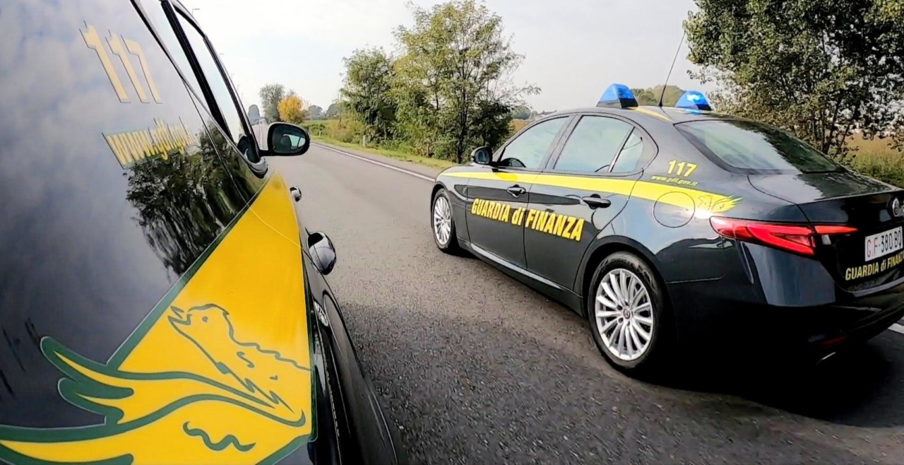 Svuotata la società di rivendita auto, 5 milioni di passivo accumulati: arrestato l’amministratore di fatto