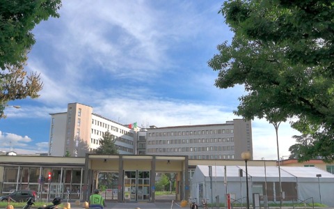 18enne aggredisce una donna e poi dà di matto al Pronto soccorso di Crema