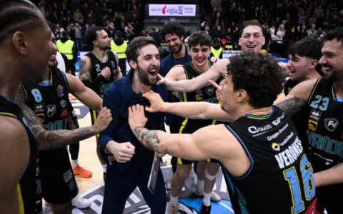 Vanoli Cremona rilancia la corsa salvezza con una vittoria al cardiopalma 89-87 contro Cantù