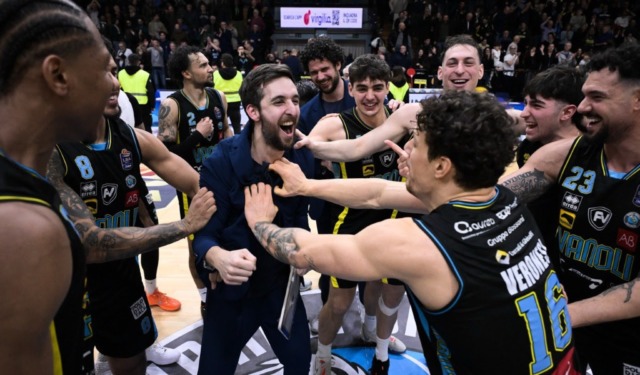 Vanoli Cremona rilancia la corsa salvezza con una vittoria al cardiopalma 89-87 contro Cantù