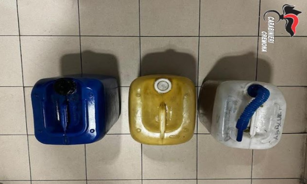 Fermati a Ricengo con taniche di gasolio e taglierini: denunciate due persone