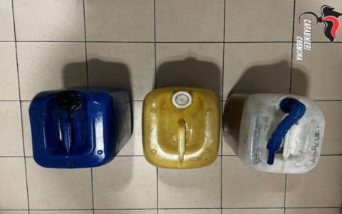 Fermati a Ricengo con taniche di gasolio e taglierini: denunciate due persone