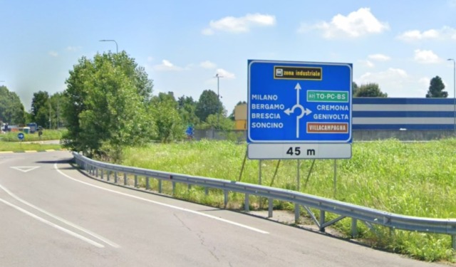 Schianto all’alba contro il muro di un’azienda: guidava con un tasso alcolemico triplo rispetto al limite