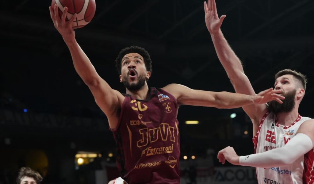La Juvi Ferraroni lotta a lungo ma cede nel finale 64-76 alla capolista Pesaro
