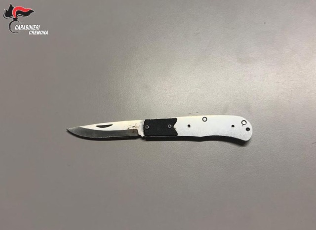 Denunciato 51enne a Offanengo: trovato in possesso di un coltello a serramanico