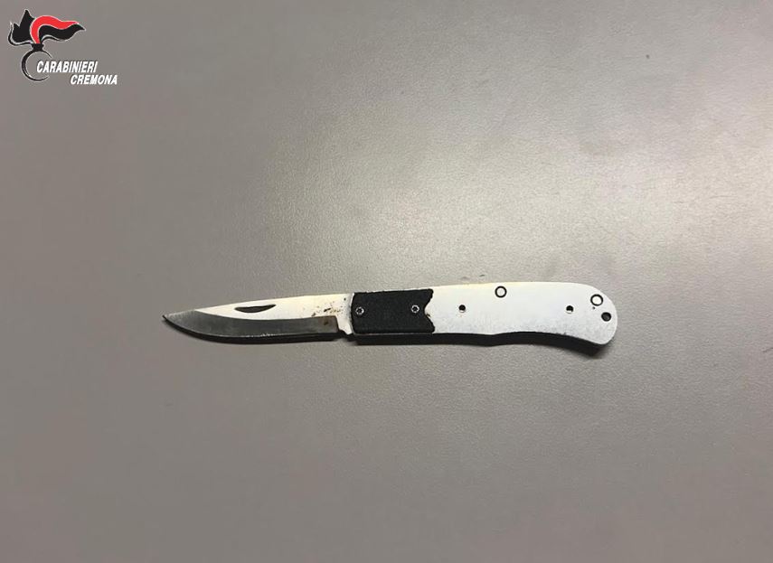 Denunciato 51enne a Offanengo: trovato in possesso di un coltello a serramanico