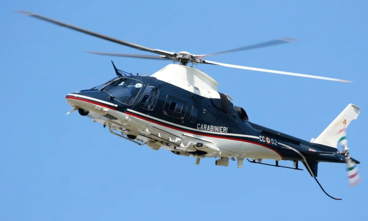 Scappano dai carabinieri dopo un furto a Bagnolo Cremasco, inseguiti anche con l’elicottero