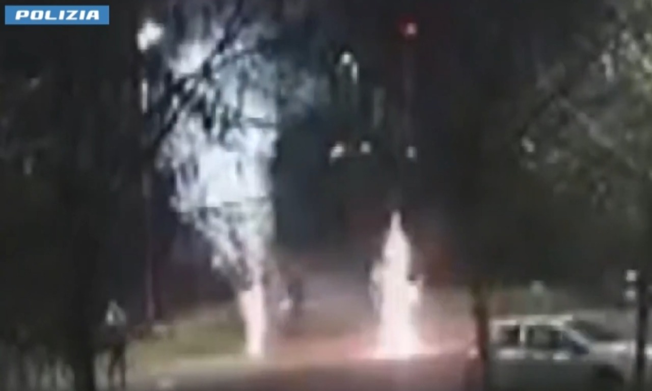 Fuochi d’artificio fuori dal carcere, volevano festeggiare il compleanno di un detenuto