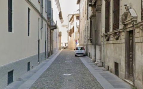 Malore improvviso in piazza Premoli: muore un 37enne a Crema