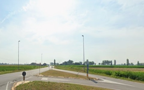 Auto fuori strada a Cingia de’ Botti: tre feriti, uno in ospedale in elisoccorso