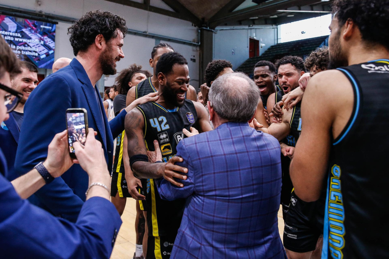 Vanoli Cremona supera Napoli 88-81: sorpasso decisivo in chiave salvezza