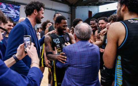 Vanoli Cremona supera Napoli 88-81: sorpasso decisivo in chiave salvezza