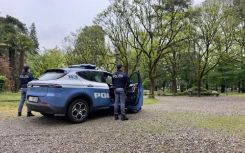 Tentato scippo ai giardini Porta Serio: denunciato straniero maliano di 24 anni