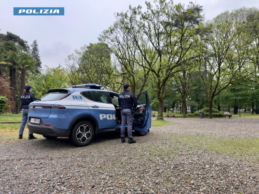 Tentato scippo ai giardini Porta Serio: denunciato straniero maliano di 24 anni