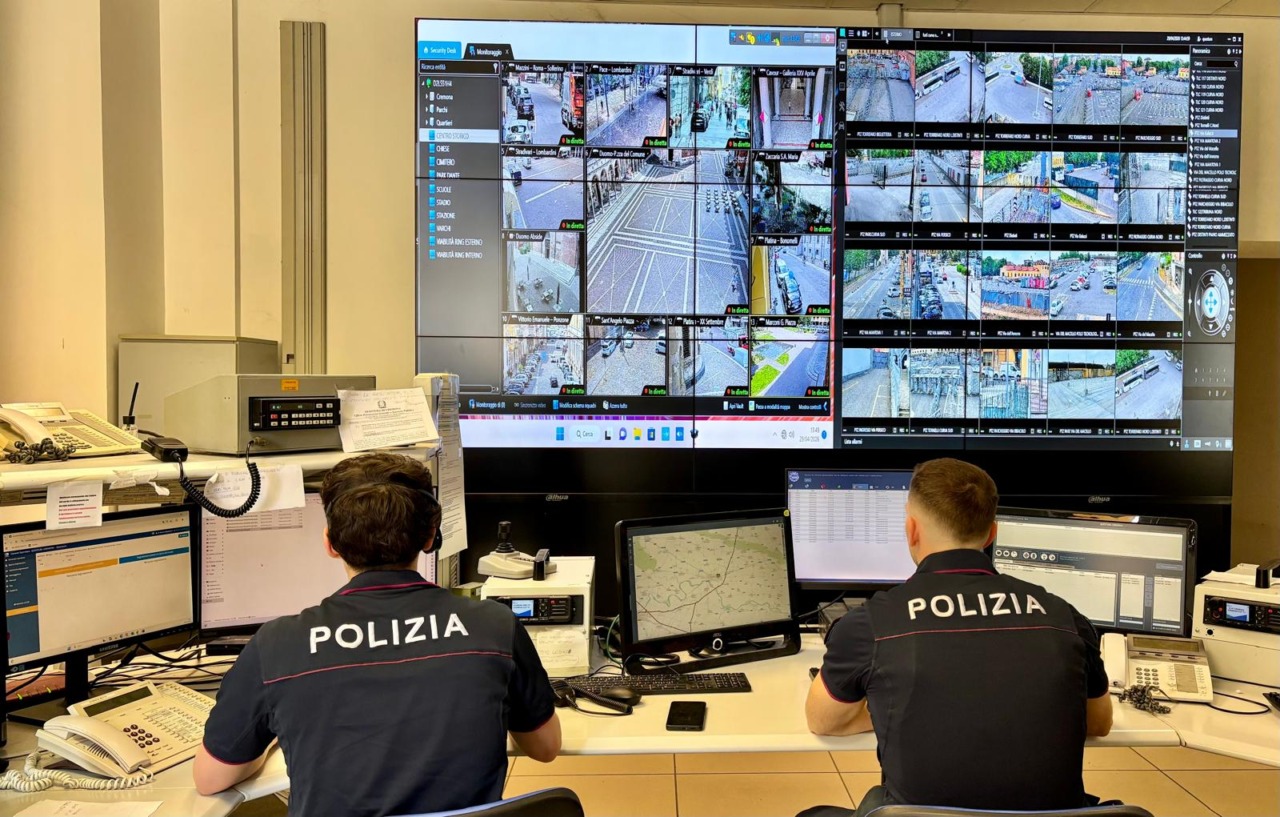 Auto venduta su Facebook con assegno falso: Mercedes sequestrata in Slovenia