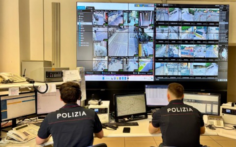 Auto venduta su Facebook con assegno falso: Mercedes sequestrata in Slovenia