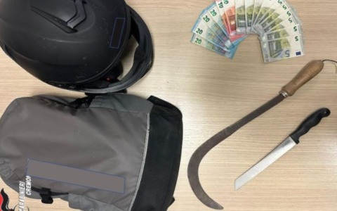 Prima il sopralluogo, poi il colpo: rapina un’associazione armato di roncola e coltello