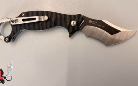 Fermati per un controllo sulla Paullese: in auto spunta un coltello a serramanico