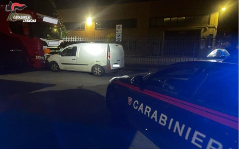 Carabinieri recuperano un furgone rubato carico di tre quintali di rame