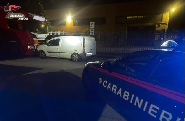 Carabinieri recuperano un furgone rubato carico di tre quintali di rame