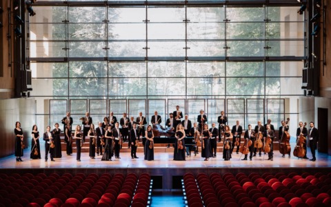 La Filarmonica Toscanini al Teatro Ponchielli con Lü Jia e Charlie Siem