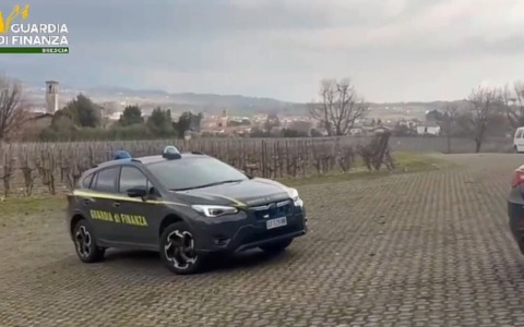 Caporalato e visti truccati: il “sistema indiano” coinvolge anche le campagne cremonesi