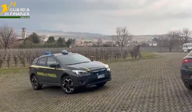 Caporalato e visti truccati: il “sistema indiano” coinvolge anche le campagne cremonesi