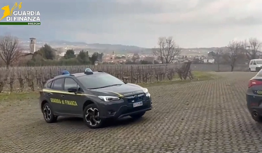 Caporalato e visti truccati: il “sistema indiano” coinvolge anche le campagne cremonesi