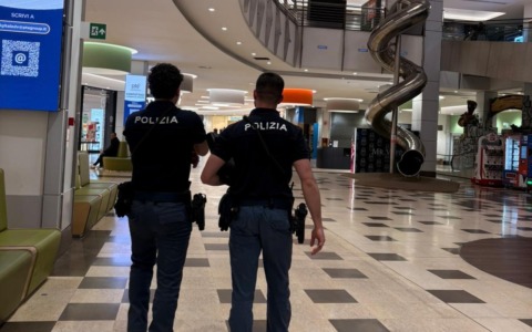 Furti al centro commerciale Cremona Po: tre denunce della Polizia di Stato