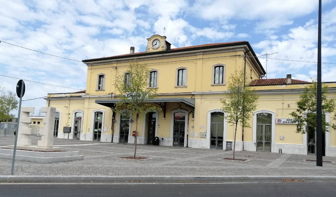 Allarme degrado e furti alla stazione ferroviaria di Crema