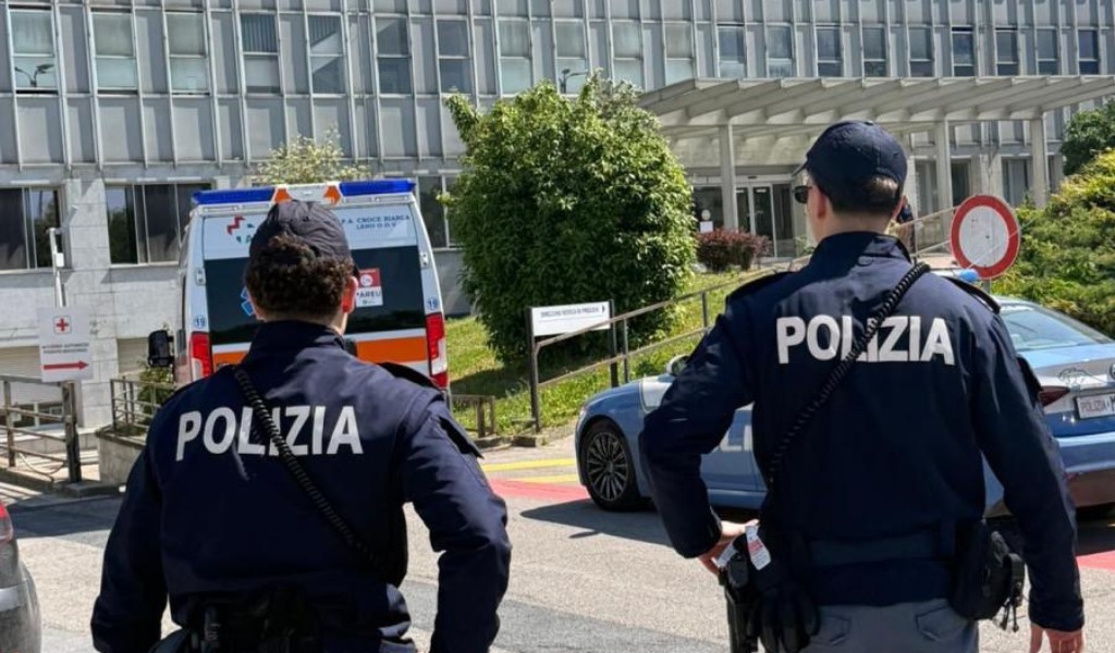 Dà in scandescenze al pronto soccorso di Cremona: calci alle porte e insulti dopo il “No” al ricovero