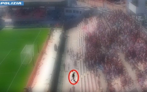 Ultras del Bologna fa esplodere una bomba carta allo Zini: scatta il DASPO