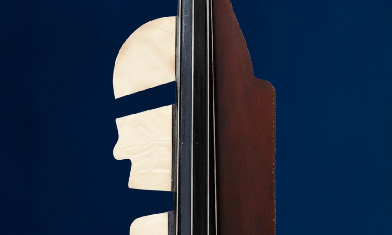 Domenica Regazzoni dona la scultura Sol-Re-La-Mi al Museo del Violino