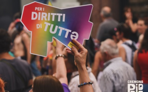Cremona Pride 2026, tra sostegno e polemiche: la città si prepara alla manifestazione del 30 maggio