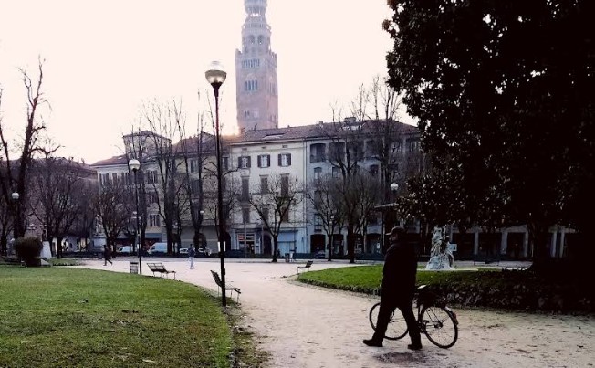 Cremona differenziata interattiva nei giardini di Piazza Roma con i totem Aprica