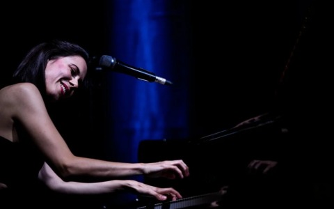 Olivia Trummer debutta a CremonaJazz: il progetto Songbook nell’Auditorium Arvedi