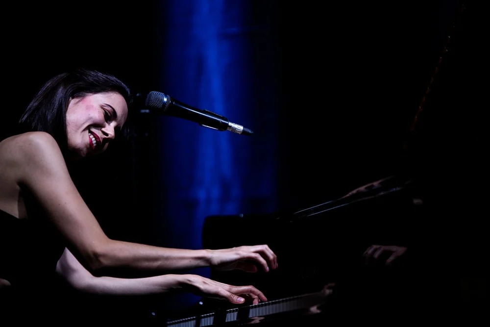 Olivia Trummer debutta a CremonaJazz: il progetto Songbook nell’Auditorium Arvedi