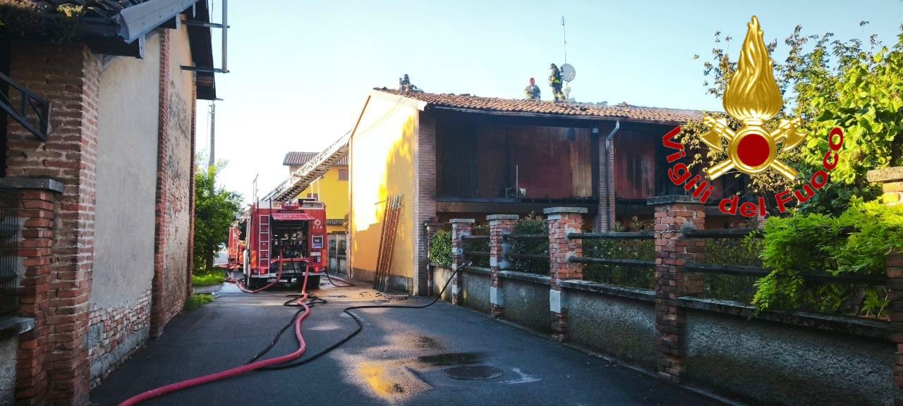 Incendio divampa contemporaneamente in tre abitazioni a Pandino: l’intervento dei Vigili del Fuoco