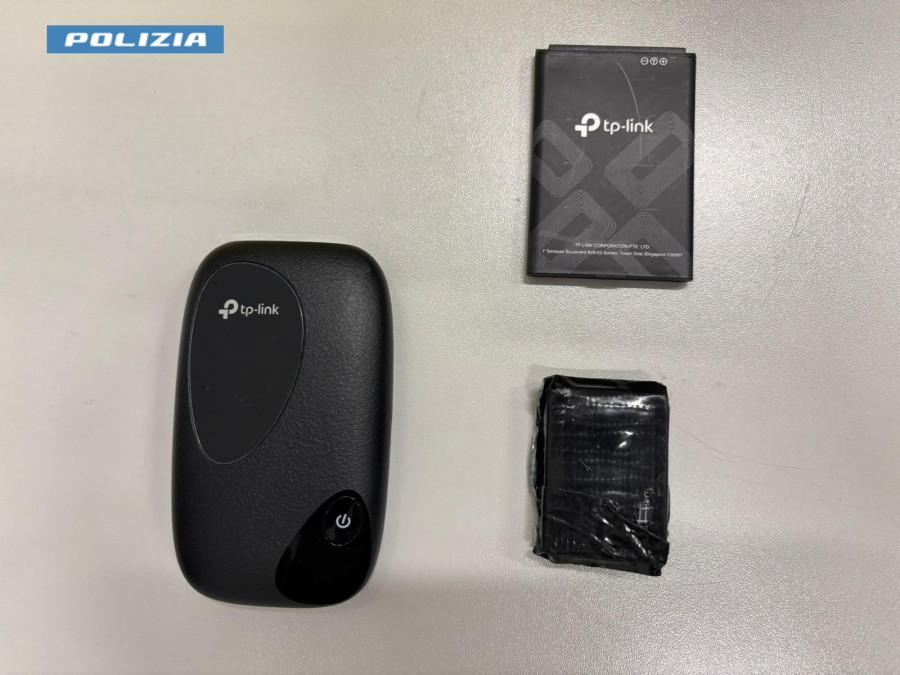 Scoperto alla Motorizzazione con router e power bank: trentaduenne denunciato