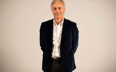 Marco Travaglio al Teatro Ponchielli con Cornuti e contenti: analisi del consenso e dell’informazione