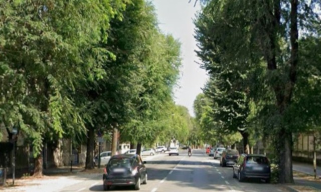Fuga folle a Cremona: collisione con l’auto di servizio dopo la corsa pericolosa tra i passanti