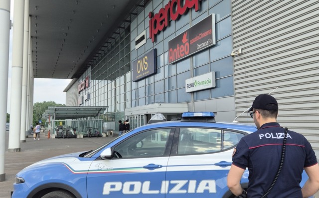 Tentato furto al centro commerciale: denunciato e allontanato da Cremona