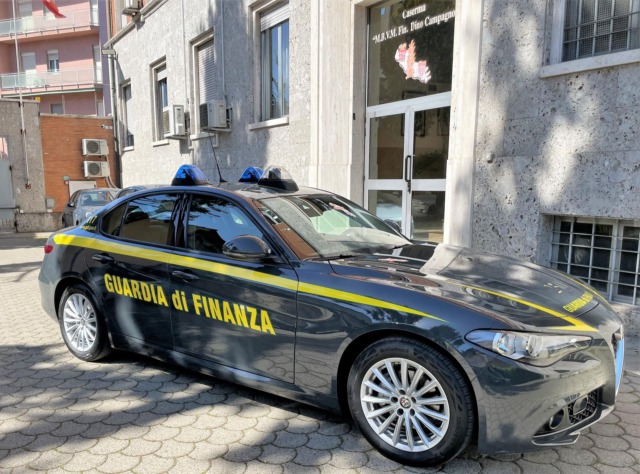 Sfruttamento nel volantinaggio: sei persone denunciate a Cremona