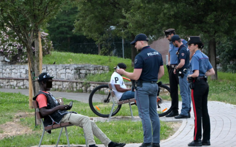 Scattano i controlli straordinari nei parchi e nelle piazze del centro cittadino