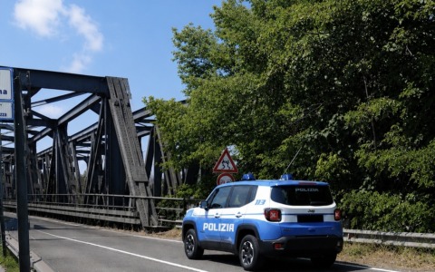 20enne in fuga per 17 km con la Kawasaki: arrestato dopo incidente sul ponte di ferro sul Po