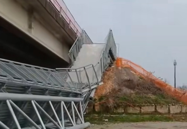 Crotta d’Adda, verso la ricostruzione della passerella ciclopedonale tra Cremona e Lodi crollata cinque volte