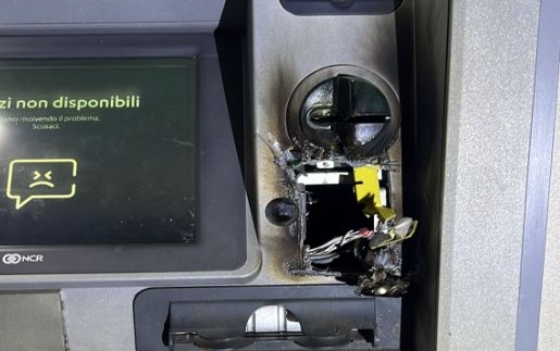 Tentato assalto notturno al Bancomat con fiamma ossidrica: malviventi messi in fuga dai Carabinieri