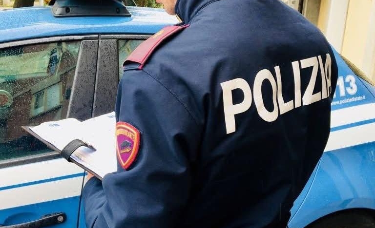 Intensa attività delle Volanti: denunce, espulsioni e salvataggio di un minore