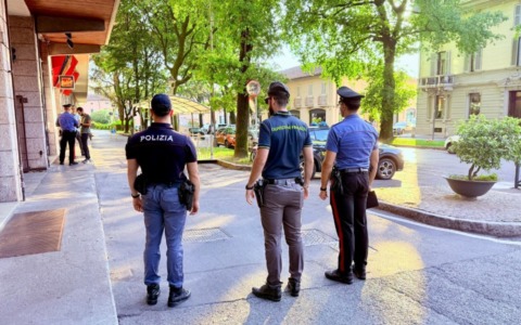 Controlli straordinari a Crema, identificate 237 persone: 11 multe e verifiche in tre bar