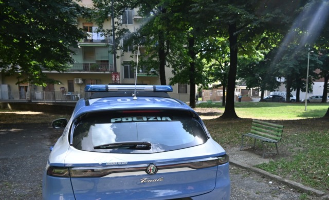 Si aggira ubriaco nei dintorni di un supermercato di Cremona, allontanato 50enne con precedenti